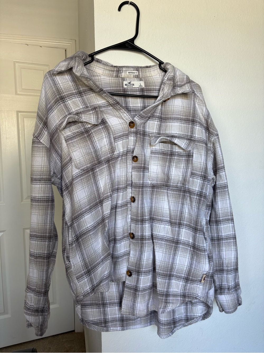 Hollister Women’s Gray Plaid Button-Up Flannel Shirt